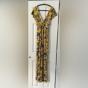 Boohoo Maxi Dress. Yellow Floral. Backless with frill sleeves. New with tags